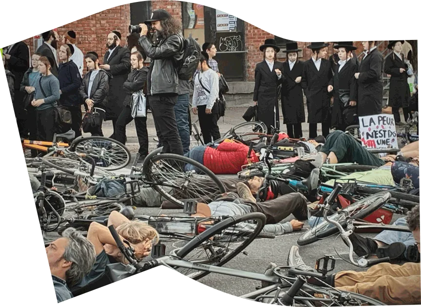 Vue du rassemblement die-in tenu sur l’avenue du Parc.