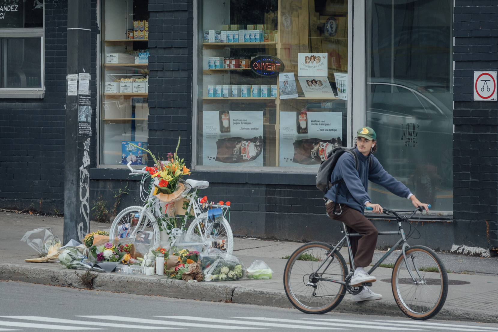 Vélo fantôme installé en mémoire d'un cycliste sur l'avenue du Parc.